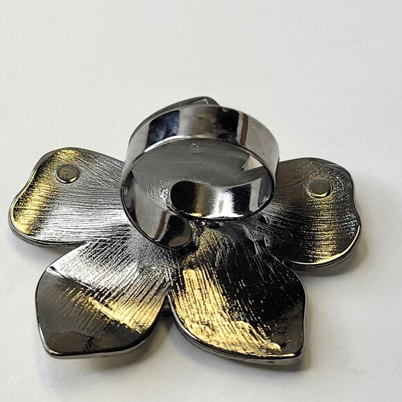 Statement Flower Stretch Ring, White Flower Enamel Adjustable Ring, Floral Ring - Picture 4 of 9